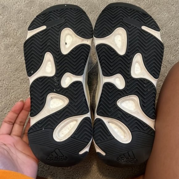 Yeezy Boost 700 V2 ‘Static’ - Picture 4 of 4